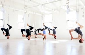 Floating Yoga di Celebrity Fitnes Lagi Ramai Digandrungi