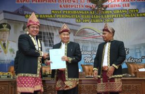 Gubernur Sumsel Serahkan bantuan Keuangan Bersifat Khusus Senilai Rp 11,5 Miliar
