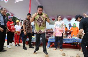 Gubernur Sumsel Main Permainan Tradisional Bersama Anak-Anak