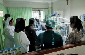 Jenguk Siswa Korban MOS, Feby Deru Minta Doakan Wiko Lekas Sembuh