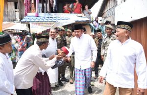 Salat Jumat di 9 Ulu, Herman Deru Disambut Warga dengan Seni Hadroh