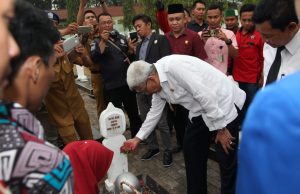 1000 Pemuda Sumsel Tabur Bunga di Makam Pahlawan