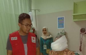 PMI dan Dinkes Muba Bantu Penderita Penderita Tumor Wajah Berobat ke RSMH