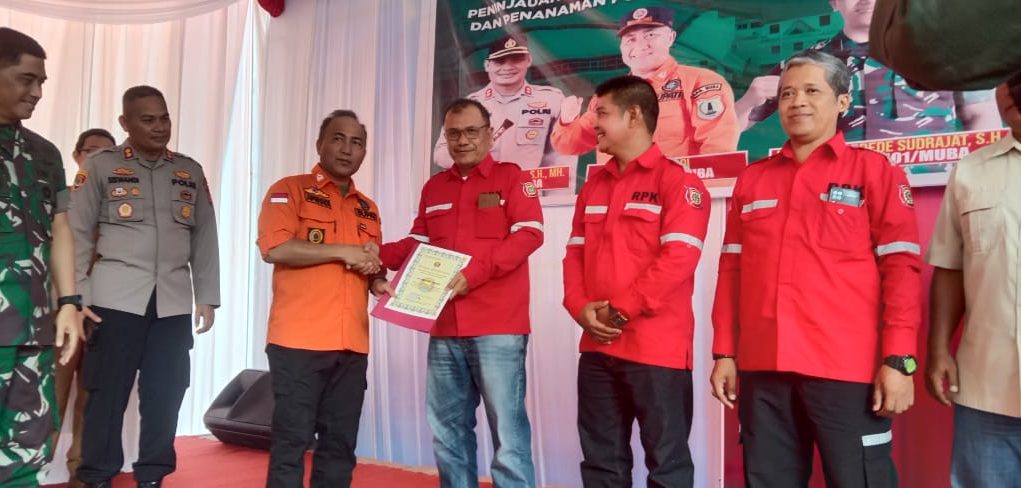 Pj Bupati Apriyadi Bareng Danrem 044/Gapo Sambangi Warga Muara Medak
