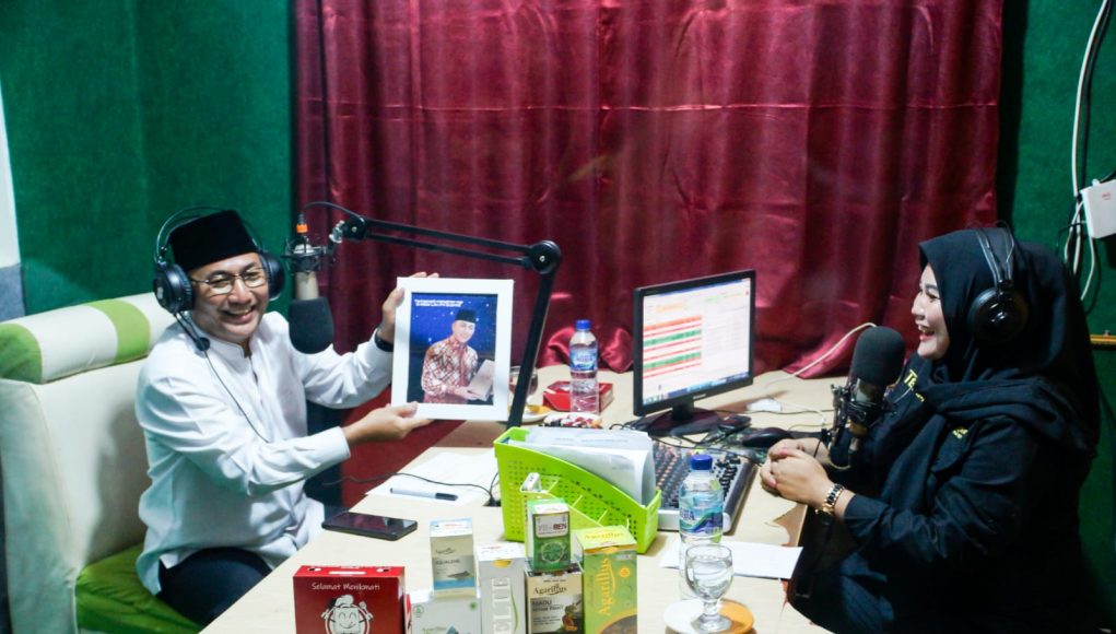 Lewat Radio, Pj Bupati Apriyadi Himbau Masyarakat Tentang Karhutbunlah