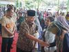 Sambut Lebaran, Apriyadi Boyong Paket Sembako dan THR untuk Kaum Dhuafa di Desa Lumpatan