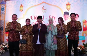 Buka Pintu Selebar-lebarnya untuk Masyarakat, Prima Salam dan Istri Ajak Warga Rayakan Hari Kemenangan Bersama