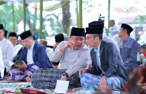 Ratu Dewa Ajak Warga Perkuat Persaudaraan Saat Salat Idulfitri di Masjid Agung Palembang