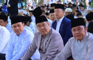 Salat Ied di Masjid SMB Jayo Wikramo, Gubernur Herman Deru Tekankan Nilai Kebersamaan dan Kepedulian