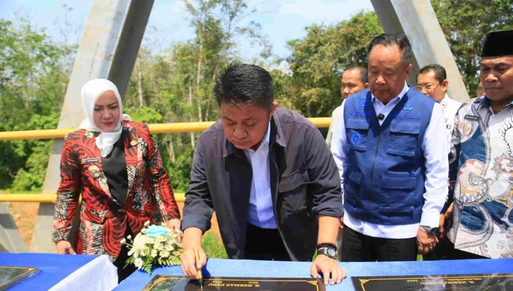 Gubernur Herman Deru dan Wagub Cik Ujang Resmikan 17 Jembatan di Sumsel, Percepat Konektivitas dan Dongkrak Ekonomi Warga